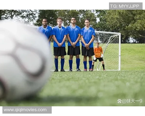 胖胖的足球球星们：从体型到球技的独特魅力与不为人知的奋斗历程