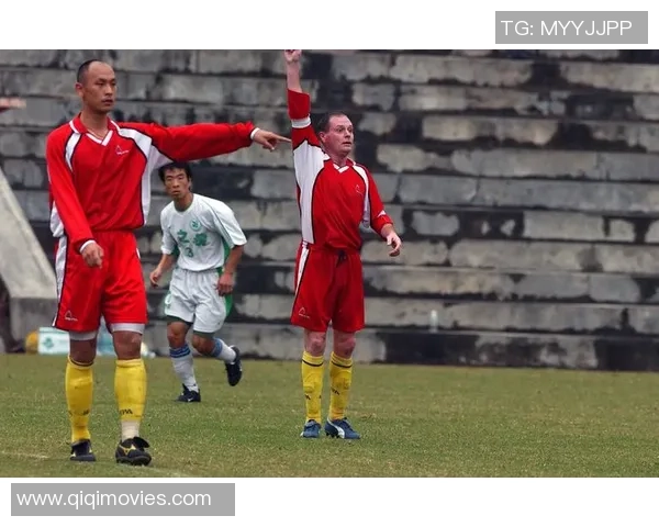 足球巨星加斯科因核心地位影响力深远，重塑英格兰队战术格局